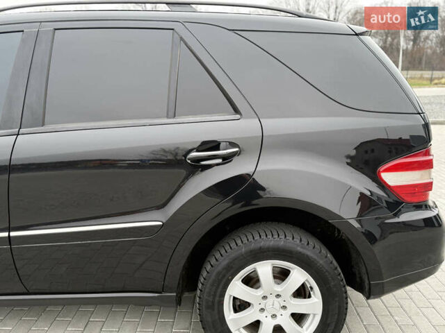 Чорний Мерседес М-Клас, об'ємом двигуна 2.99 л та пробігом 373 тис. км за 10800 $, фото 29 на Automoto.ua