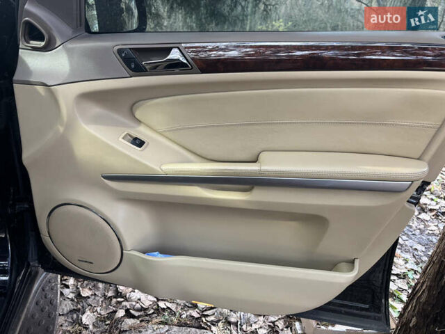 Черный Мерседес М-Класс, объемом двигателя 6.3 л и пробегом 148 тыс. км за 12500 $, фото 22 на Automoto.ua