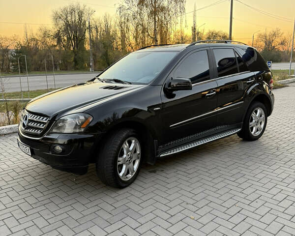 Черный Мерседес М-Класс, объемом двигателя 3.5 л и пробегом 360 тыс. км за 12000 $, фото 14 на Automoto.ua