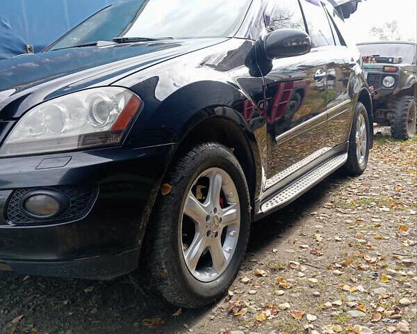 Чорний Мерседес М-Клас, об'ємом двигуна 3.5 л та пробігом 300 тис. км за 8100 $, фото 1 на Automoto.ua