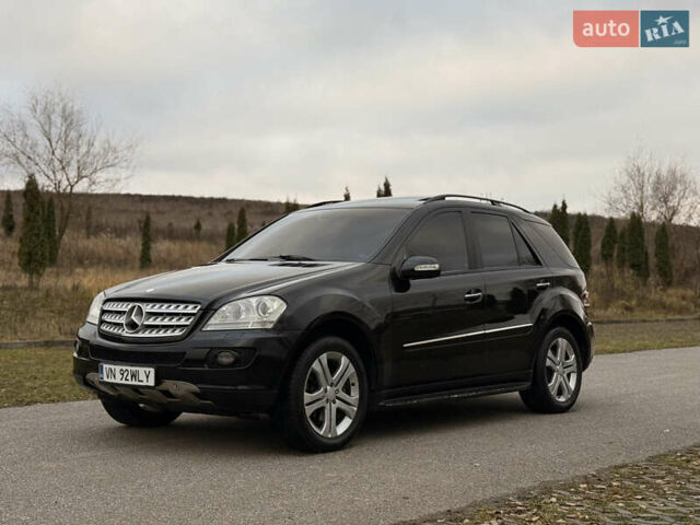 Черный Мерседес М-Класс, объемом двигателя 3 л и пробегом 275 тыс. км за 7900 $, фото 4 на Automoto.ua