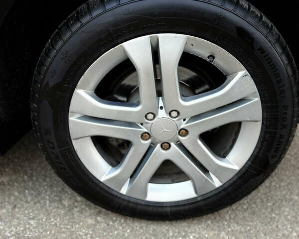 Черный Мерседес М-Класс, объемом двигателя 3 л и пробегом 275 тыс. км за 7900 $, фото 90 на Automoto.ua