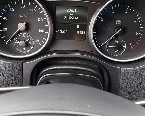 Черный Мерседес М-Класс, объемом двигателя 5.46 л и пробегом 310 тыс. км за 14000 $, фото 9 на Automoto.ua