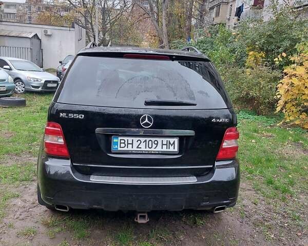 Черный Мерседес М-Класс, объемом двигателя 5.46 л и пробегом 310 тыс. км за 14000 $, фото 11 на Automoto.ua