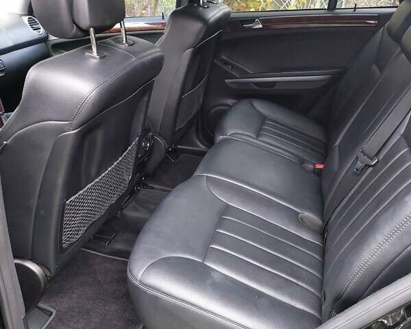 Черный Мерседес М-Класс, объемом двигателя 5.46 л и пробегом 310 тыс. км за 14000 $, фото 3 на Automoto.ua