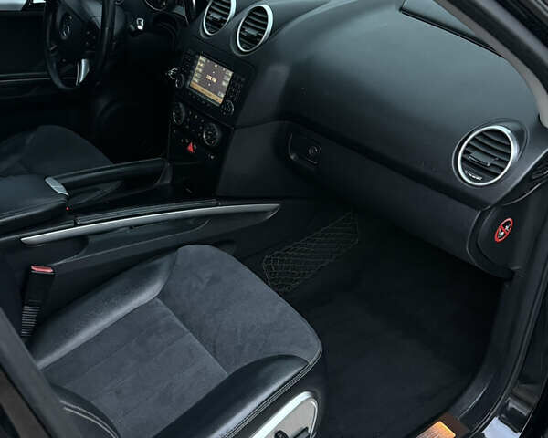 Черный Мерседес М-Класс, объемом двигателя 3 л и пробегом 275 тыс. км за 7900 $, фото 51 на Automoto.ua