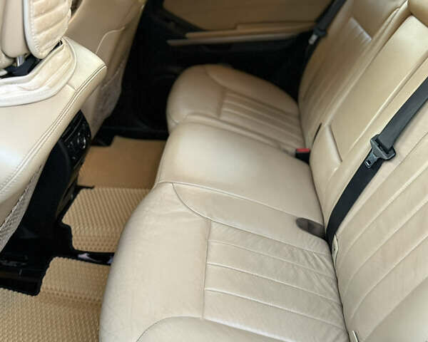 Черный Мерседес М-Класс, объемом двигателя 3.5 л и пробегом 360 тыс. км за 12000 $, фото 6 на Automoto.ua