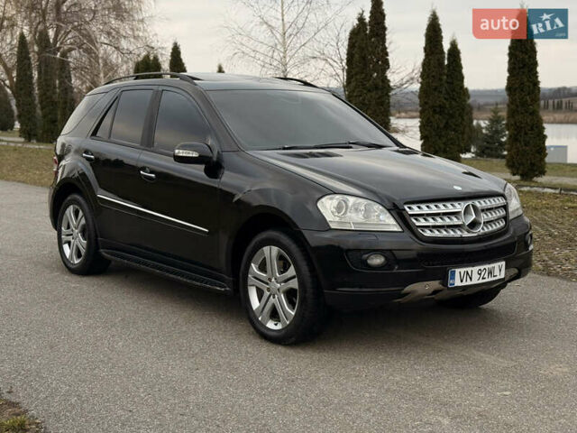 Черный Мерседес М-Класс, объемом двигателя 3 л и пробегом 275 тыс. км за 7900 $, фото 5 на Automoto.ua