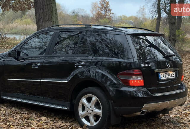 Черный Мерседес М-Класс, объемом двигателя 3.5 л и пробегом 220 тыс. км за 9750 $, фото 3 на Automoto.ua