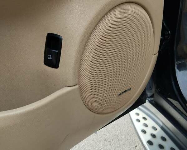 Черный Мерседес М-Класс, объемом двигателя 5.46 л и пробегом 239 тыс. км за 10800 $, фото 13 на Automoto.ua