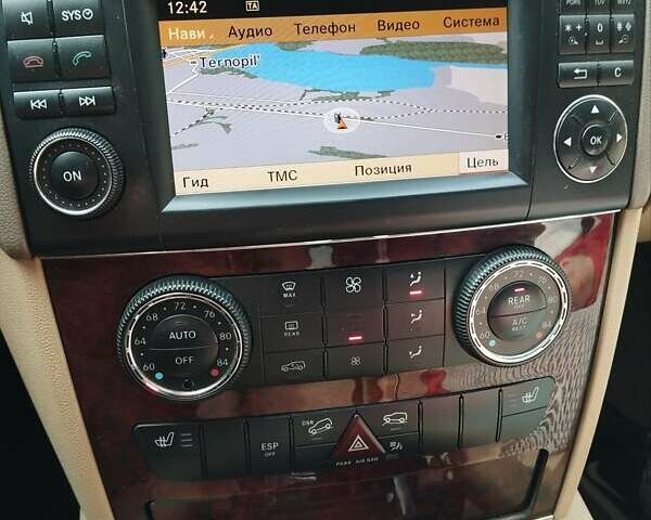 Черный Мерседес М-Класс, объемом двигателя 5.46 л и пробегом 239 тыс. км за 10800 $, фото 12 на Automoto.ua