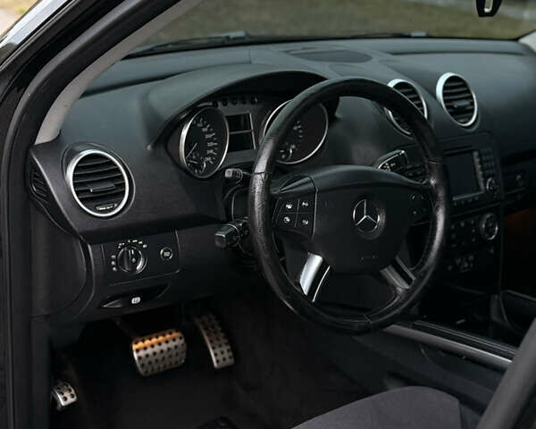 Черный Мерседес М-Класс, объемом двигателя 3 л и пробегом 275 тыс. км за 7900 $, фото 42 на Automoto.ua