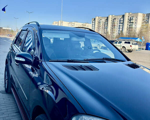Чорний Мерседес М-Клас, об'ємом двигуна 3 л та пробігом 320 тис. км за 11999 $, фото 7 на Automoto.ua