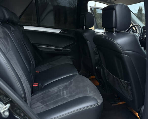 Черный Мерседес М-Класс, объемом двигателя 3 л и пробегом 275 тыс. км за 7900 $, фото 62 на Automoto.ua