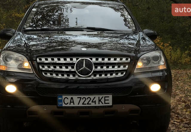 Черный Мерседес М-Класс, объемом двигателя 3.5 л и пробегом 220 тыс. км за 9750 $, фото 5 на Automoto.ua