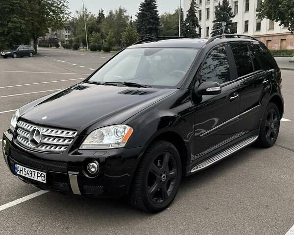 Черный Мерседес М-Класс, объемом двигателя 4.97 л и пробегом 240 тыс. км за 10000 $, фото 5 на Automoto.ua