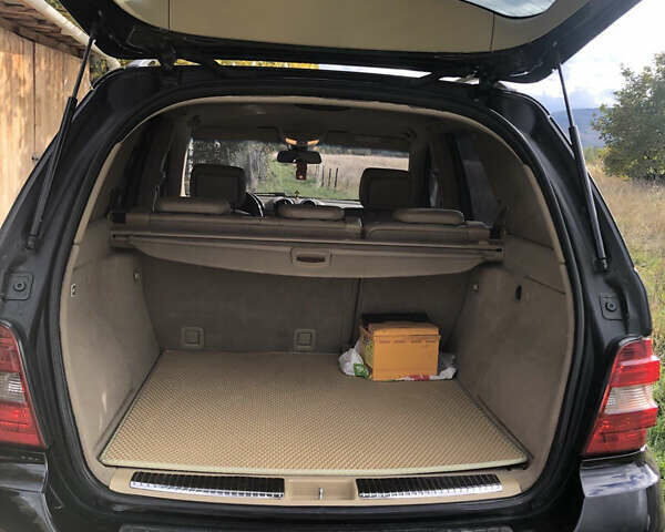 Черный Мерседес М-Класс, объемом двигателя 2.99 л и пробегом 290 тыс. км за 12500 $, фото 4 на Automoto.ua