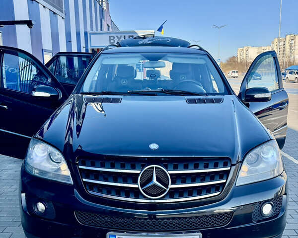 Чорний Мерседес М-Клас, об'ємом двигуна 3 л та пробігом 320 тис. км за 11999 $, фото 19 на Automoto.ua