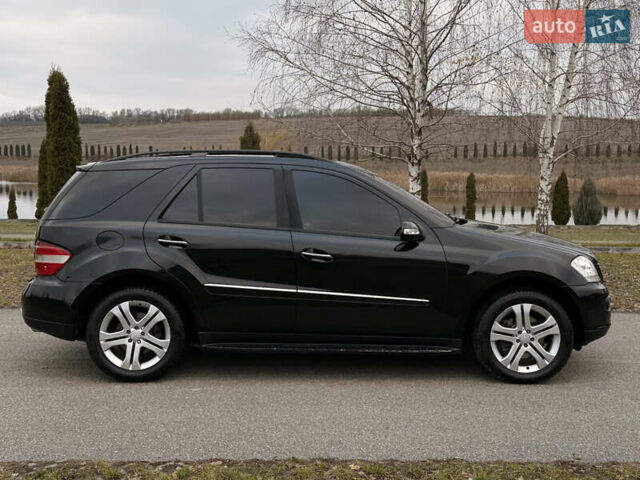 Черный Мерседес М-Класс, объемом двигателя 3 л и пробегом 275 тыс. км за 7900 $, фото 17 на Automoto.ua