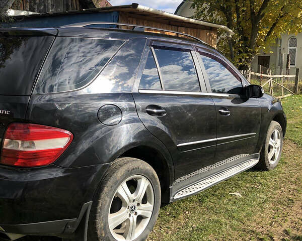 Черный Мерседес М-Класс, объемом двигателя 2.99 л и пробегом 290 тыс. км за 12500 $, фото 1 на Automoto.ua