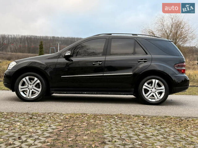 Черный Мерседес М-Класс, объемом двигателя 3 л и пробегом 275 тыс. км за 7900 $, фото 18 на Automoto.ua