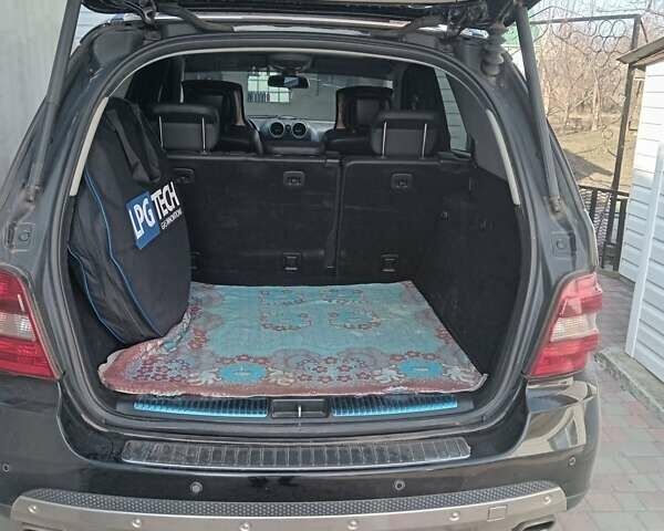Чорний Мерседес М-Клас, об'ємом двигуна 3.5 л та пробігом 220 тис. км за 12000 $, фото 1 на Automoto.ua