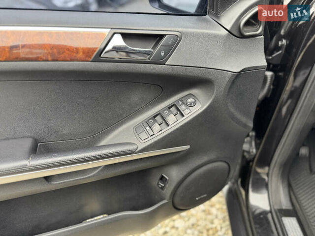 Черный Мерседес М-Класс, объемом двигателя 2.99 л и пробегом 327 тыс. км за 11300 $, фото 16 на Automoto.ua