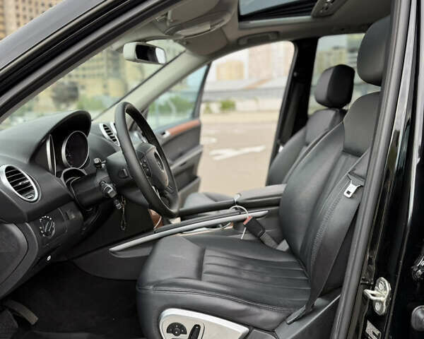 Черный Мерседес М-Класс, объемом двигателя 3.5 л и пробегом 310 тыс. км за 8299 $, фото 18 на Automoto.ua