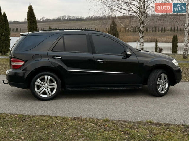 Черный Мерседес М-Класс, объемом двигателя 3 л и пробегом 275 тыс. км за 7900 $, фото 21 на Automoto.ua