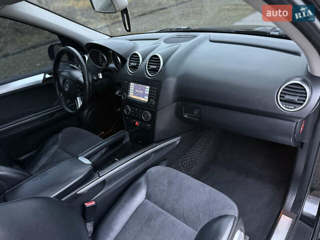 Черный Мерседес М-Класс, объемом двигателя 3 л и пробегом 275 тыс. км за 7900 $, фото 49 на Automoto.ua