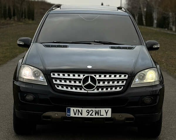 Черный Мерседес М-Класс, объемом двигателя 3 л и пробегом 275 тыс. км за 7900 $, фото 1 на Automoto.ua