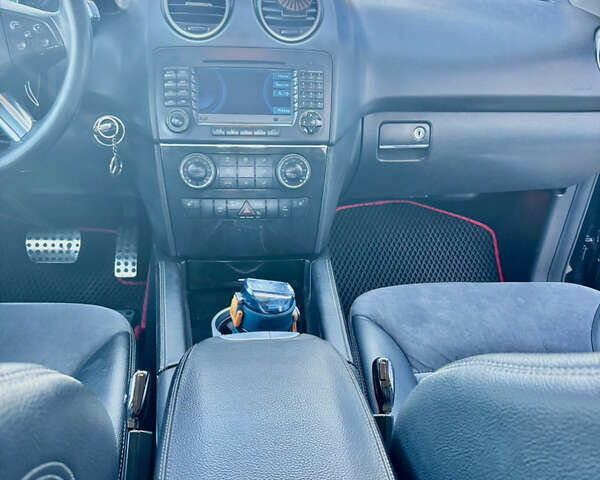 Чорний Мерседес М-Клас, об'ємом двигуна 3 л та пробігом 320 тис. км за 11999 $, фото 27 на Automoto.ua