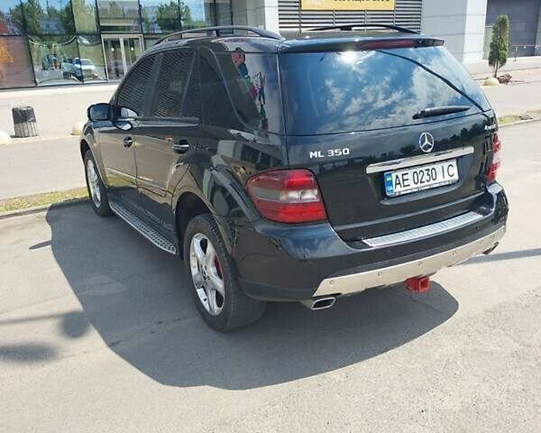 Черный Мерседес М-Класс, объемом двигателя 3.49 л и пробегом 234 тыс. км за 10599 $, фото 3 на Automoto.ua