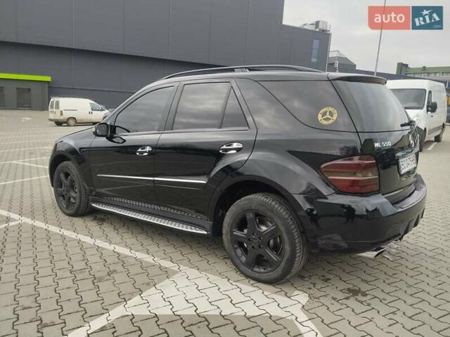 Черный Мерседес М-Класс, объемом двигателя 5.46 л и пробегом 239 тыс. км за 10800 $, фото 5 на Automoto.ua