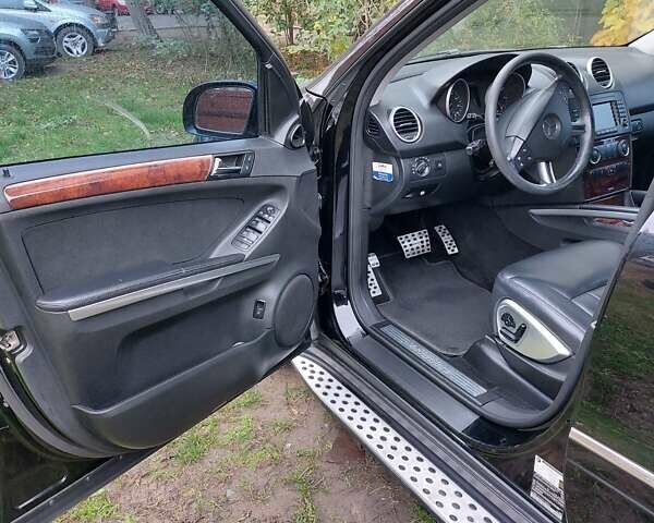 Черный Мерседес М-Класс, объемом двигателя 5.46 л и пробегом 310 тыс. км за 14000 $, фото 4 на Automoto.ua