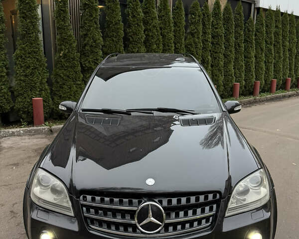 Черный Мерседес М-Класс, объемом двигателя 6.21 л и пробегом 283 тыс. км за 8600 $, фото 1 на Automoto.ua