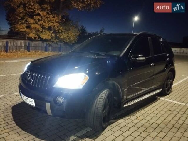Черный Мерседес М-Класс, объемом двигателя 5.46 л и пробегом 239 тыс. км за 10800 $, фото 3 на Automoto.ua