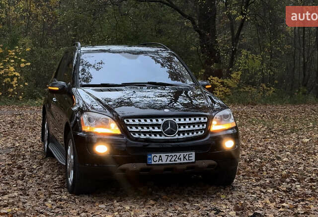 Черный Мерседес М-Класс, объемом двигателя 3.5 л и пробегом 220 тыс. км за 9750 $, фото 6 на Automoto.ua