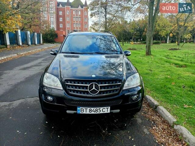 Черный Мерседес М-Класс, объемом двигателя 3.5 л и пробегом 100 тыс. км за 10400 $, фото 2 на Automoto.ua