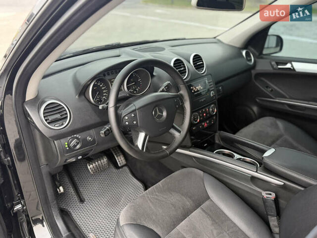 Чорний Мерседес М-Клас, об'ємом двигуна 2.99 л та пробігом 373 тис. км за 10800 $, фото 37 на Automoto.ua