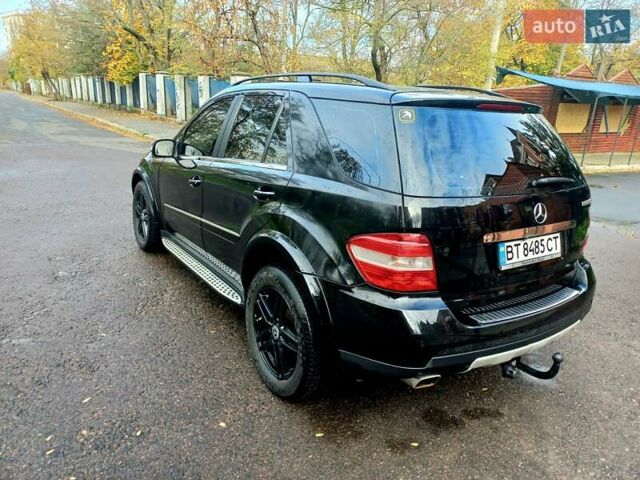 Черный Мерседес М-Класс, объемом двигателя 3.5 л и пробегом 100 тыс. км за 10400 $, фото 5 на Automoto.ua