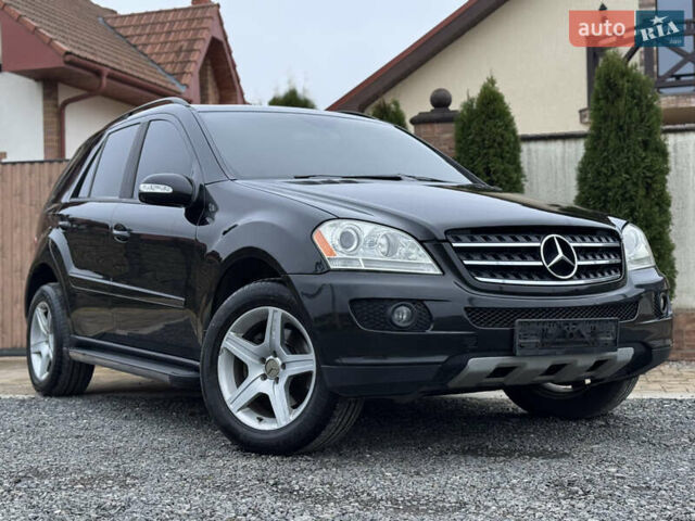 Черный Мерседес М-Класс, объемом двигателя 3.5 л и пробегом 236 тыс. км за 7700 $, фото 1 на Automoto.ua