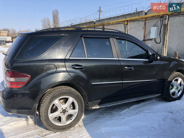 Черный Мерседес М-Класс, объемом двигателя 3 л и пробегом 280 тыс. км за 10700 $, фото 2 на Automoto.ua