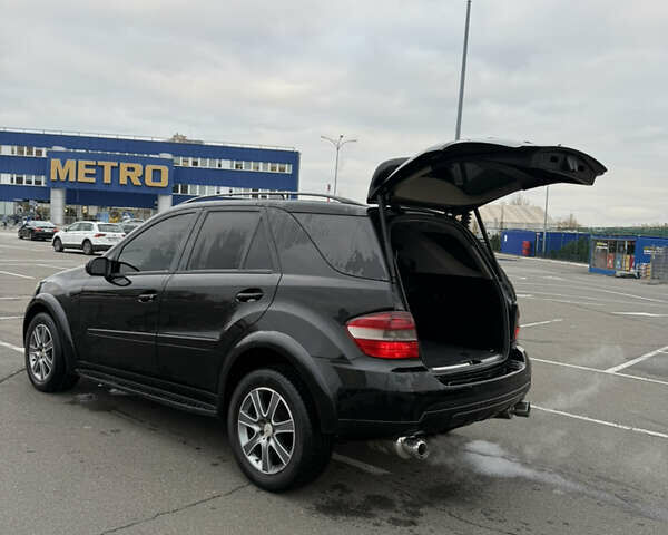 Черный Мерседес М-Класс, объемом двигателя 3.5 л и пробегом 277 тыс. км за 9000 $, фото 5 на Automoto.ua