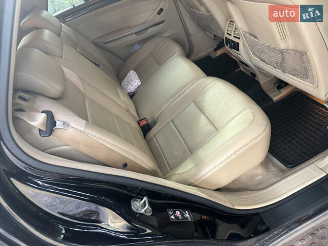 Черный Мерседес М-Класс, объемом двигателя 6.3 л и пробегом 148 тыс. км за 12500 $, фото 20 на Automoto.ua
