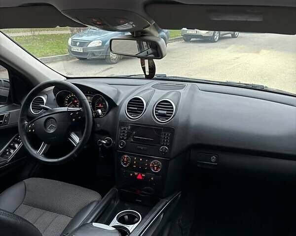 Черный Мерседес М-Класс, объемом двигателя 2.99 л и пробегом 396 тыс. км за 12000 $, фото 12 на Automoto.ua