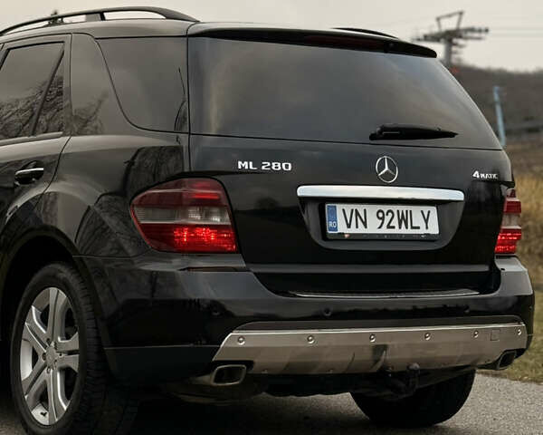 Черный Мерседес М-Класс, объемом двигателя 3 л и пробегом 275 тыс. км за 7900 $, фото 34 на Automoto.ua