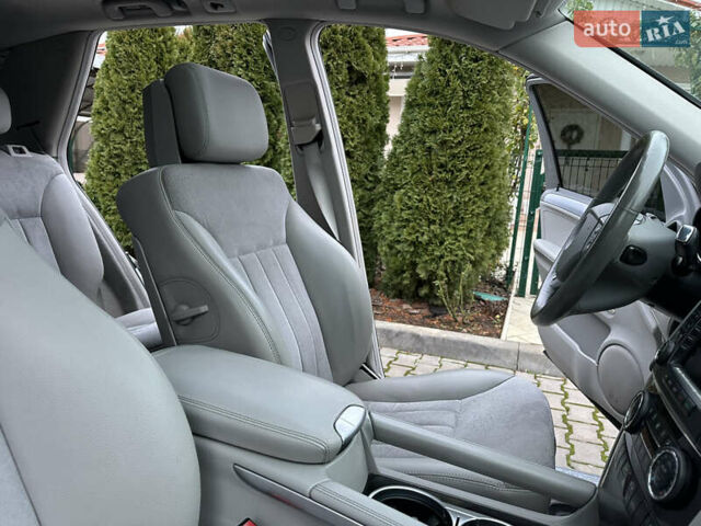 Черный Мерседес М-Класс, объемом двигателя 3.5 л и пробегом 200 тыс. км за 10300 $, фото 47 на Automoto.ua