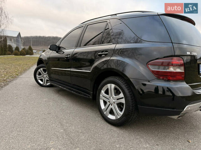 Черный Мерседес М-Класс, объемом двигателя 3 л и пробегом 275 тыс. км за 7900 $, фото 30 на Automoto.ua