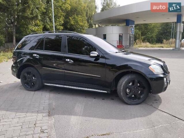 Черный Мерседес М-Класс, объемом двигателя 5.5 л и пробегом 238 тыс. км за 11300 $, фото 2 на Automoto.ua